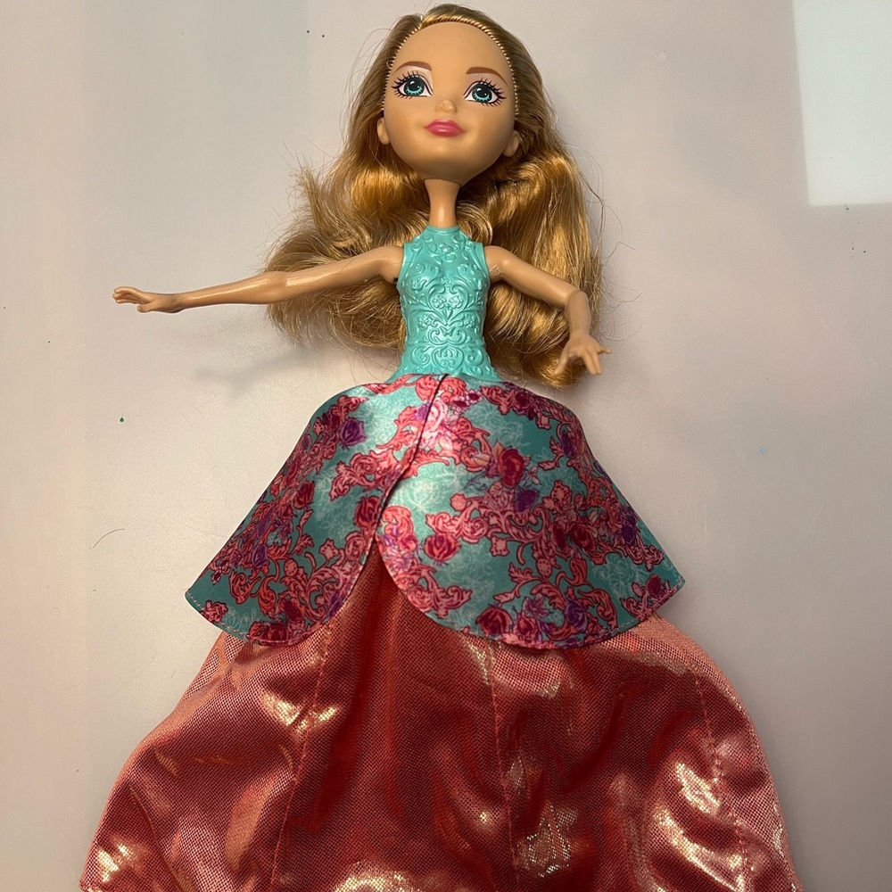 Ashlynn Ella wind-up dress doll